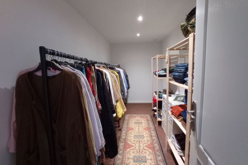 Q Master dressing room